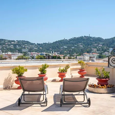 - Roof Terrace For Rent Apartment *