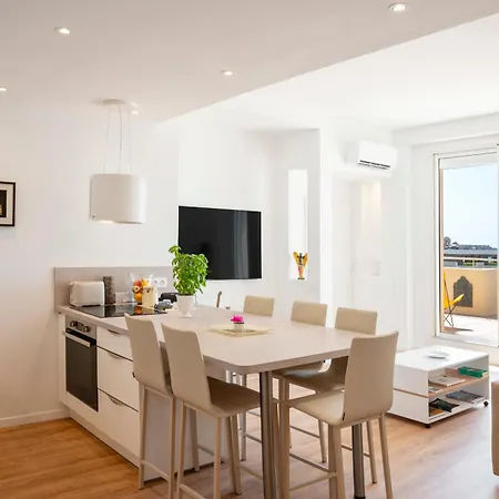 - Roof Terrace For Rent Apartment *
